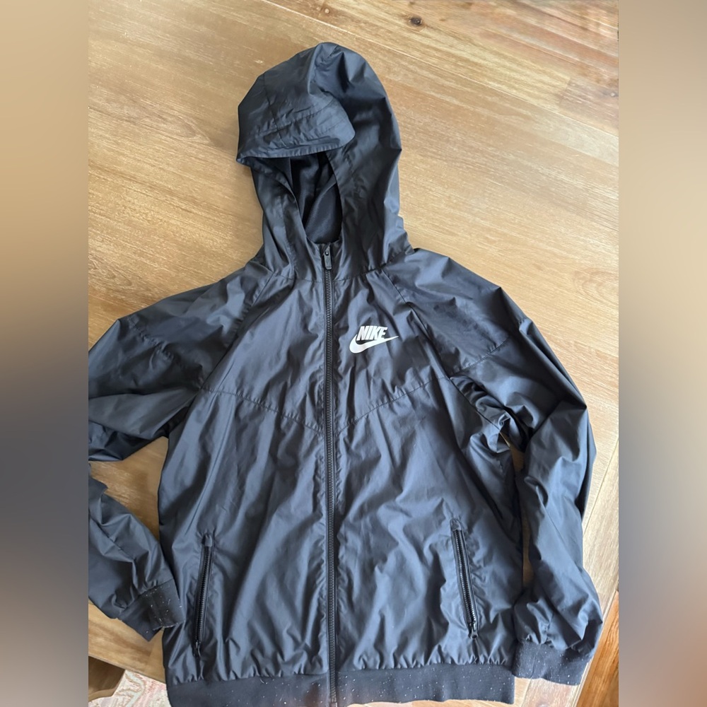 2 pairs Abercrombie kids jogger size 15/16 su and 1 Nike rain coat XL